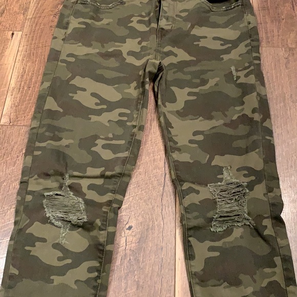 American Eagle pants - Picture 2 of 3